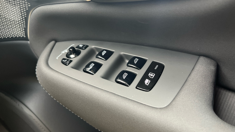 Volvo XC90 2.0 T8 PHEV Ultra Dark 5dr AWD Geartronic Estate